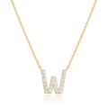 Elegante goldene Halskette mit funkelndem, diamantbesetztem Buchstaben W Anhänger auf Weiß - Gold W