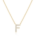 Goldene Halskette mit einem kristallbesetzten Buchstaben-F-Anhänger an feiner Kette - Gold F