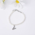 Elegant pearl bracelet featuring a micro-set zircon letter V pendant with silver clasp - Letter V / Silver