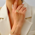 Elegante pulsera de anillo con mariposa dorada y cadena de eslabones para mujer - Mariposa Hueca / Dorado