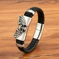 Herren Lederarmband im Punk-Stil mit Totenkopf Gravur und Magnetverschluss - Totenkopf Flügel Stil (M933) / Stahlfarben / Klein