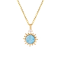Detail van de zonnestralen hanger met Larimar steen en gouden ketting op wit decor - Larimar Zon Hanger Alleen (Zonder Ketting) / 925 zilver