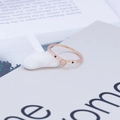 Anillo minimalista de plata 925 en oro rosa con piedra de luna y piedras negras - US 5 / Piedra de luna blanca dorada