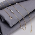 Minimalistische S925 Silber 14K vergoldete Kette mit kleinen Perlen auf dunklem Satin - Vintage künstliche Perlenkette (KN-275)