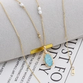 Détail du poinçon G18K sur collier en or avec pierre larimar et perles élégantes - Argent 925 / Larimar