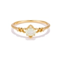 Vintage S925 silver ring with oval green prehnite gemstone and gold-plated finish - US 5 / Pale Green