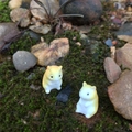 Zwei niedliche Hamsterfiguren aus Harz für Miniaturlandschaften auf Moos - Gelb