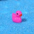 Mini roze hars eend figuurtje voor vetplanten en mos microlandschap decoratie - Rozerood