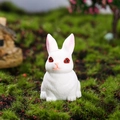 Miniatura di coniglio bianco in resina per decorazioni di muschio e giardini fatati - Coniglio Bianco Seduto