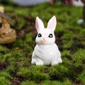 Mini statuina di coniglio bianco in resina con orecchie rosa per micro paesaggio - Coniglio Bianco Accovacciato