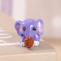 Mini elefante de resina morada con baloncesto para decoración de micro paisajes - Elefante con Pelota (Estilo 1)