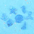 Figurines marines en résine bleue avec étoiles de mer et hippocampes sur fond de sable - Bleu