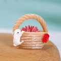 Mini-Blumenkorb aus Harz mit weißem Hasen und roten Sukkulenten für DIY-Mikrolandschaften - Weiße Kaninchen Korb