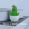Figurine cactus en résine avec fleurs roses et yeux en cœur violets, 56x35x39mm - 56mmx35mmx39mm / Style Mignon Yeux Cœur (No. 4)