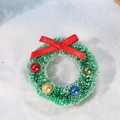 Mini corona de Navidad de resina con efecto nieve y lazo de satén rojo - Corona con lazo nevada (Nº 3)