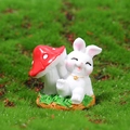 Figurine miniature en résine de lapin blanc et champignon rouge pour paysage déco - Lapin assis avec champignon rouge (n° 2)