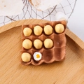 Variante de plateau à œufs miniature en résine avec sept œufs et un œuf cassé - Plateau d'Oeufs (Sans Aimant)