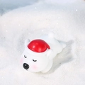 Minifigura de oso polar de resina con gorro de Navidad rojo sobre nieve falsa - Pequeño Adorno de Oso Polar Tumbado (N.º 6)