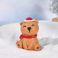 Figura miniatura de oso navideño de resina con gorro y bufanda rojos en la nieve - Oso con Gorro de Navidad y Bufanda (N.º 8)