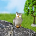 Miniatuur uil beeldje van hars met grijze veren voor micro landschap decoratie - Staande Stijl 1