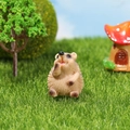 Miniatur-Igel-Figur aus Kunstharz in Hellbraun für DIY Garten-Landschaftsdekorationen - Aufblickende Haltung (3)
