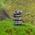 Miniatura di cactus per casa delle bambole viola con base a scacchi neri e bianchi - Stile Pianta Viola