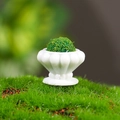 Miniatur weißer Blumentopf mit Moosball für Puppenhaus Garten Dekoration - Stil C
