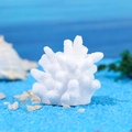 Weiße künstliche Koralle für Aquarienlandschaften auf blauem Sand Hintergrund - Weiße Verzweigte Koralle (Nr. 4)