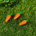Tre carote in miniatura in resina arancione con foglie verdi per decorazione giardino - Stile Carota (Modello A)