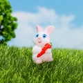 Miniatura di coniglio in resina con carota per decorazione di micro paesaggi - Coniglio con Carota (Modello D)