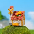 Maison miniature féerique avec moulin à vent jaune et décorations de citrouilles - Cottage avec Moulin