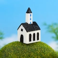 Miniatuur witte kerk met zwart dak voor DIY moslandschap landschapsdecoratie - Witte Kerk Spits (Model C)