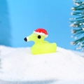 Miniatura di anatra in resina con cappello di Babbo Natale sulla neve per decoro - Verde
