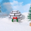 Miniatura de iglú de resina con lazo rojo y corona para decoración navideña - Castillo de Nieve