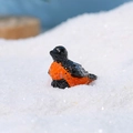 Figura de pájaro de resina con detalles naranjas para micro paisajes de nieve invernal - Animales de Navidad
