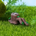 Figura miniatura de tronco de árbol en resina con vetas de madera y musgo decorativo - Muñón