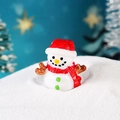 Miniatur-Schneemann-Figur mit rotem Hut und Schal für weihnachtliche DIY-Dekoration - Schneemann