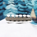 Miniature clôture de Noël avec texture bois et détails de neige scintillante - Grande Clôture de Noël