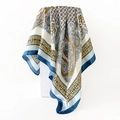 90cm Satin-Vierecktuch mit dunkelblauem Paisley-Muster und Ethno-Geometrie-Rand - 90x90cm / Blau