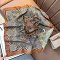 Carré de soie vintage français orange et gris avec motifs floraux et paisley chic - Floral Caramel