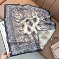 Carré de soie vintage français en coton et lin à motif paisley bleu marine chic - Paisley Géométrique