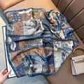 Carré en soie vintage français avec motifs floraux bleu marine et bordure rayée - Patchwork Floral Marine