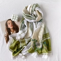 Eleganter olivgrüner Seidenschal mit Blumenmuster und geometrischem Rand für Damen - 185x80cm / Grün
