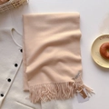 Écharpe unie en cachemire beige crème pour femme avec franges élégantes et maille douce - Abricot