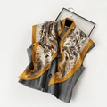 Foulard triangle à chevrons blanc crème avec bordure jaune et imprimés naturels - Jaune