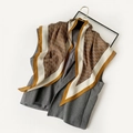 Foulard triangle aspect soie avec motif monogramme marron et design patchwork - 140x85x63 / Jaune