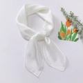 Eleganter reinweißer Satin-Viereckschal mit glattem Seiden-Finish für Damen - 70x70cm / Milchweiß