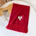 Écharpe élégante rouge en imitation cachemire avec franges et étiquette tissée sobre - Rouge