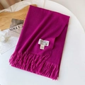 Écharpe unie magenta effet cachemire avec franges et étiquette métallique élégante - Rouge Rose