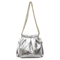Silberne gesteppte Beuteltasche mit Kettenriemen und modernem Metallic-Design - Silber